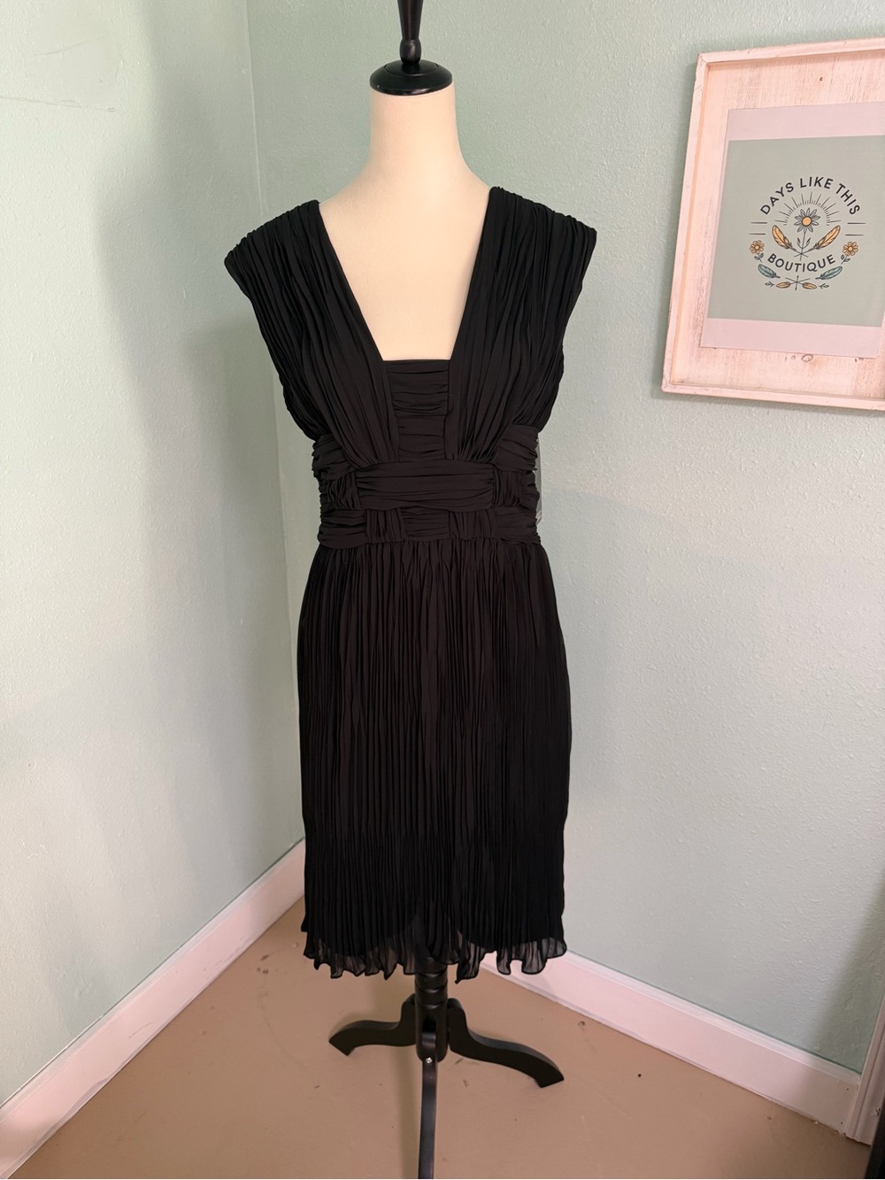 Adrianna Papell Black Pleated V-Neck Cocktail Dress
